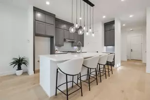 1636 Castle Ct, Houston, TX 77006 - Photo 11