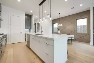 1636 Castle Ct, Houston, TX 77006 - Photo 13