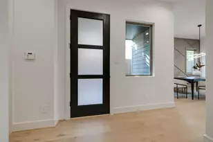 1636 Castle Ct, Houston, TX 77006 - Photo 3