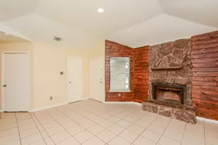 8607 Crystal Cove Cir, Houston, TX 77044 - Photo 5