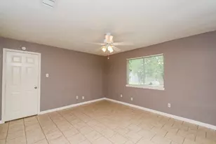 8607 Crystal Cove Cir, Houston, TX 77044 - Photo 9