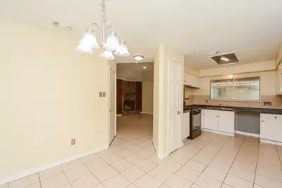 8607 Crystal Cove Circle, Houston, TX 77044 - Photo 7