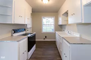 2558 Broadway St, Beaumont, TX 77702 - Photo 1