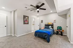 48 Bayou Pointe Dr, Houston, TX 77063 - Photo 33