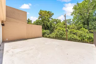 48 Bayou Pointe Dr, Houston, TX 77063 - Photo 35