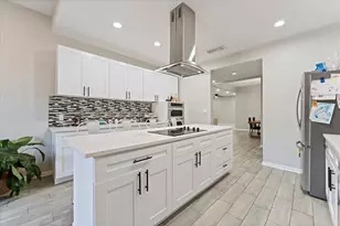 48 Bayou Pointe Dr, Houston, TX 77063 - Photo 5