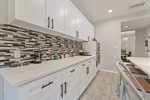 48 Bayou Pointe Dr, Houston, TX 77063 - Photo 17