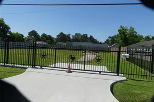 802 Candler Dr, Houston, TX 77037 - Photo 25