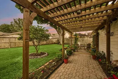3226 Pleasant Cove Court, Houston, TX 77059 - Photo 11