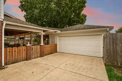 3226 Pleasant Cove Court, Houston, TX 77059 - Photo 5
