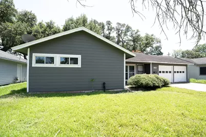 316 Carnation Street, Lake Jackson, TX 77566 - Photo 3