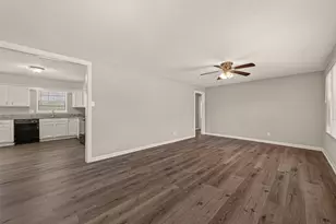 2422 Florence St, La Marque, TX 77568 - Photo 5