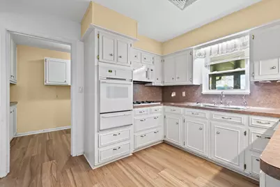 1311 Oak Street, Anahuac, TX 77514 - Photo 11