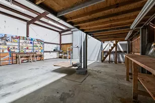 1311 Oak St, Anahuac, TX 77514 - Photo 35