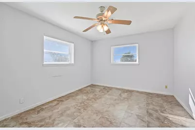 1311 Oak Street, Anahuac, TX 77514 - Photo 21