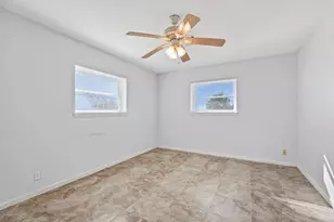 1311 Oak St, Anahuac, TX 77514 - Photo 21