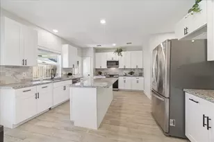 16802 Willow Bend Ct, Sugar Land, TX 77479 - Photo 13