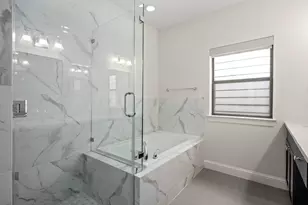 742 W 24th St, Houston, TX 77008 - Photo 11