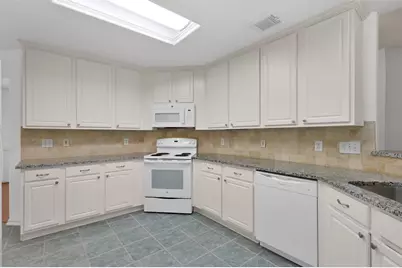 166 Burgandy Vine Court, The Woodlands, TX 77384 - Photo 9