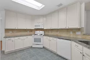 166 Burgandy Vine Ct, The Woodlands, TX 77384 - Photo 9