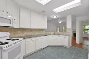 166 Burgandy Vine Ct, The Woodlands, TX 77384 - Photo 11