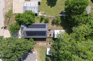 205 E 2nd St, Hearne, TX 77859 - Photo 3