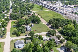 205 E 2nd St, Hearne, TX 77859 - Photo 21