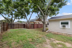 114 E Obryant St, Bellville, TX 77418 - Photo 21