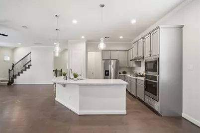 10616 Centre Shadows Drive, Houston, TX 77043 - Photo 9