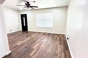 10345 Muscatine St, Houston, TX 77029 - Photo 5