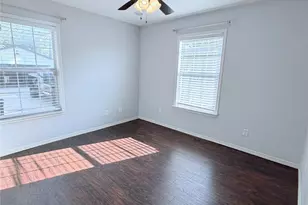10345 Muscatine St, Houston, TX 77029 - Photo 7