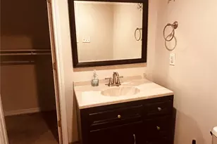 10345 Muscatine St, Houston, TX 77029 - Photo 13