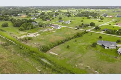 913 Buffalo Trail, Angleton, TX 77516 - Photo 5