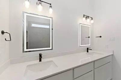 4710 Mallow Street #E/F, Houston, TX 77033 - Photo 21