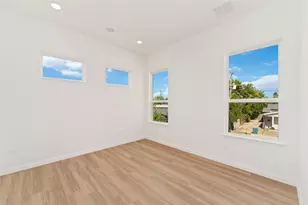 4710 Mallow St, Houston, TX 77033 - Photo 15