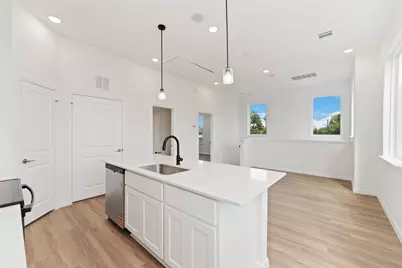 4710 Mallow Street #E/F, Houston, TX 77033 - Photo 13