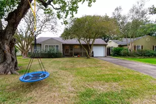 4607 Pine St, Bellaire, TX 77401 - Photo 1