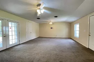 140 Laurel St, Lake Jackson, TX 77566 - Photo 5