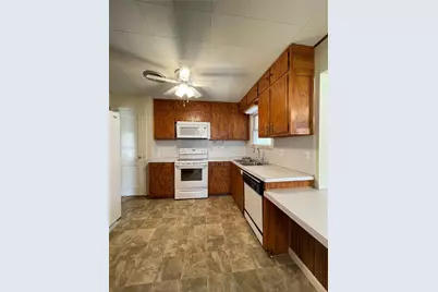 140 Laurel Street, Lake Jackson, TX 77566 - Photo 13