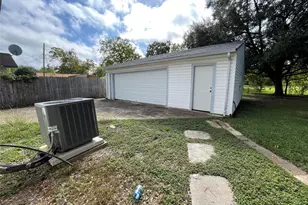 140 Laurel St, Lake Jackson, TX 77566 - Photo 23