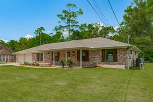 109 Fox Hollow St, Baytown, TX 77521 - Photo 1