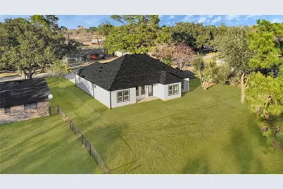 105 Bledsoe St, Prairie View, TX 77445 - Photo 29