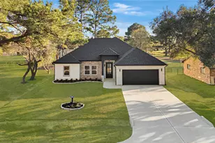 105 Bledsoe St, Prairie View, TX 77445 - Photo 5