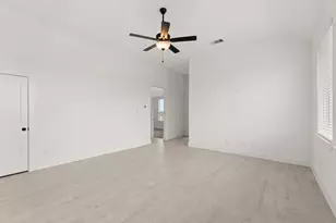 11907 S Pavillion Dr, Mont Belvieu, TX 77523 - Photo 7