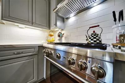 1018 Candlelight Lane, Houston, TX 77018 - Photo 9
