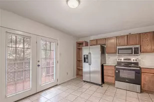 2521 Crosstimbers St, Huntsville, TX 77320 - Photo 9