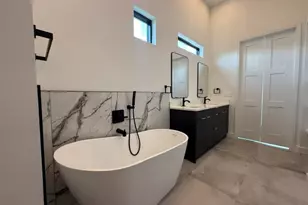 2030 Forest Hill Blvd, Houston, TX 77023 - Photo 9