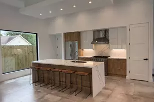 2030 Forest Hill Blvd, Houston, TX 77023 - Photo 3