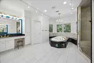 231 Sugar Berry Cir, Houston, TX 77024 - Photo 23