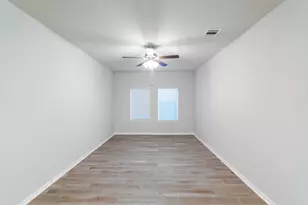 13110 Villa Sola Dr, Texas City, TX 77568 - Photo 3